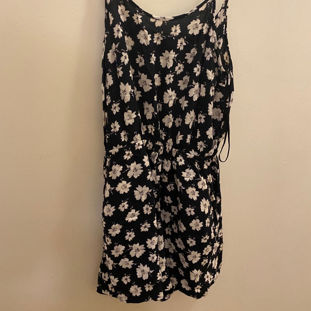 Cute romper - Picture 2 of 2